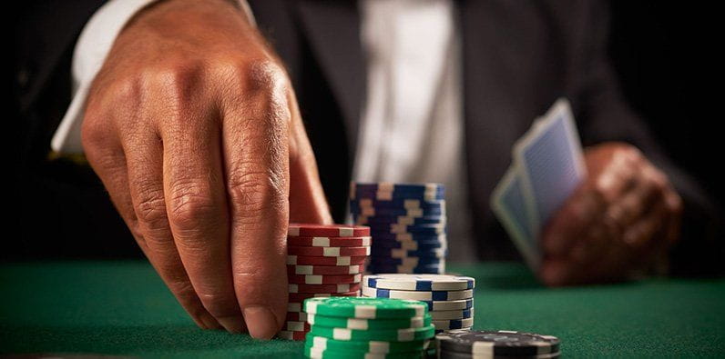 Joacă poker ca profesioniștii