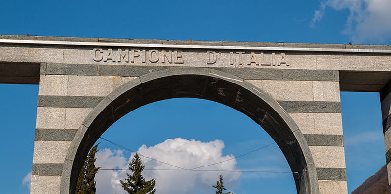  Cladirea veche Casino Di Campione